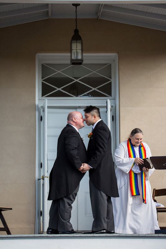 Wedding Kiss - Jessica Kelly Studios